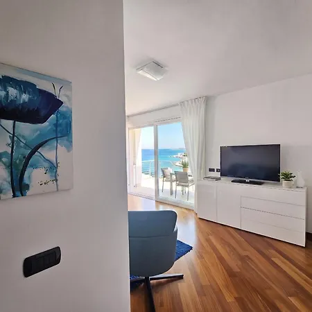 Clicksardegna Seabreeze Luxury Waterfront *