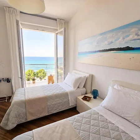 Clicksardegna Seabreeze Luxury Waterfront Apartment *